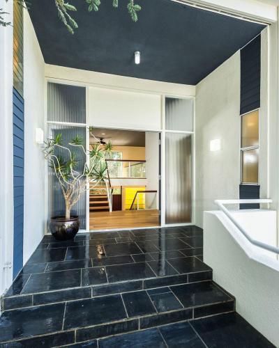 Üveg bejárati ajtó - bejárat ötlet, modern stílusban