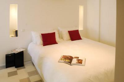 Falfülke a hálóban - háló ötlet, modern stílusban