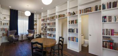 Könyvtárolás - nappali ötlet, modern stílusban