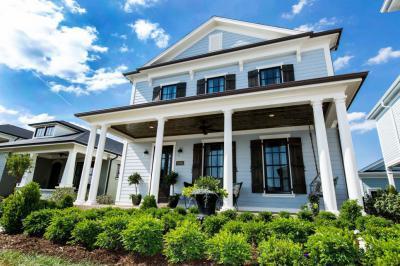 Kék-fehér homlokzat - homlokzat ötlet, klasszikus stílusban