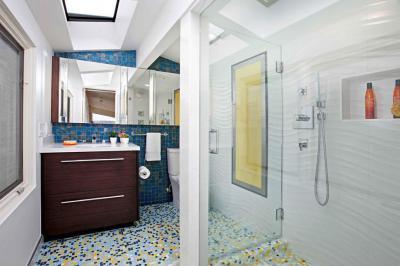 Színes mozaikpadló - fürdő / WC ötlet, modern stílusban