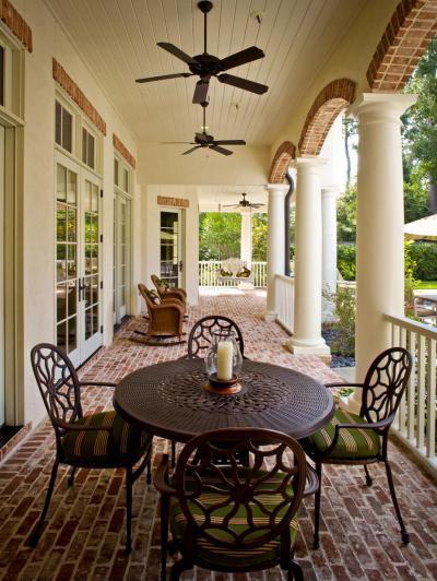 Hosszú tornác - erkély / terasz ötlet, klasszikus stílusban