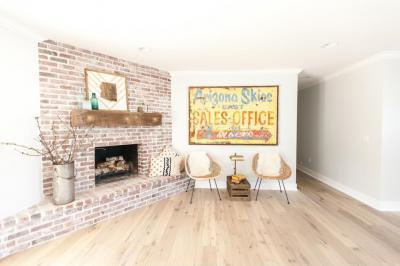 Kandalló melletti beszélgetés - nappali ötlet