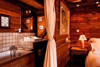 Faház hálószobája és fürdője - fürdő / WC ötlet, rusztikus stílusban