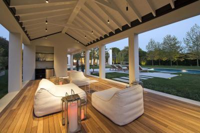 Fedett terasz - erkély / terasz ötlet, modern stílusban