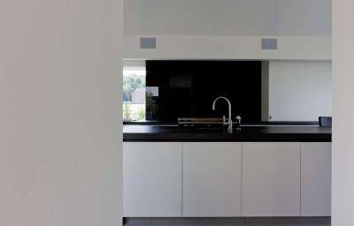 Fehér konyhabútor - konyha / étkező ötlet, minimál stílusban