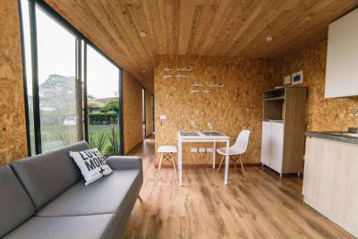 Kis ház konyhája - konyha / étkező ötlet, modern stílusban