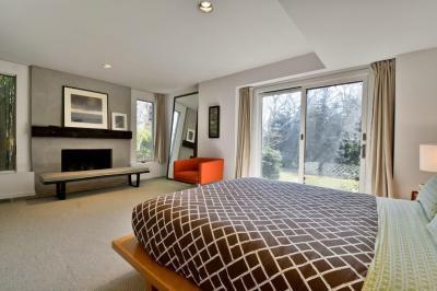 kandalló a hálószobában - háló ötlet, modern stílusban