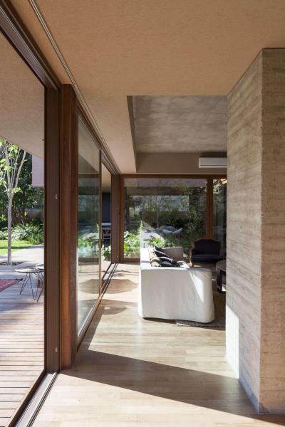 Látszóbeton a nappaliban - belső továbbiak ötlet, modern stílusban