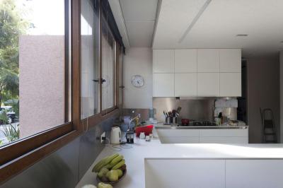 Fehér konyhabútor - konyha / étkező ötlet, modern stílusban