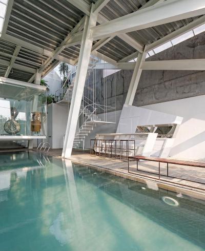 Beltéri medence - belső továbbiak ötlet, modern stílusban