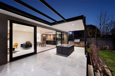 Este a teraszon - erkély / terasz ötlet, modern stílusban