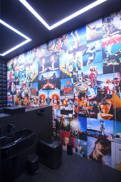 Fekete szaniterek - fürdő / WC ötlet, modern stílusban