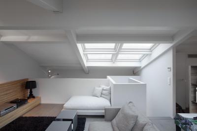 Nappali a tető alatt - nappali ötlet, modern stílusban