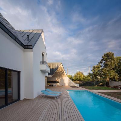 Terasz medencével - erkély / terasz ötlet, modern stílusban