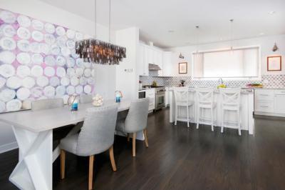 Leheletnyi lilával - konyha / étkező ötlet, modern stílusban