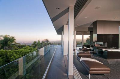 Modern ház terasszal - nappali ötlet, modern stílusban