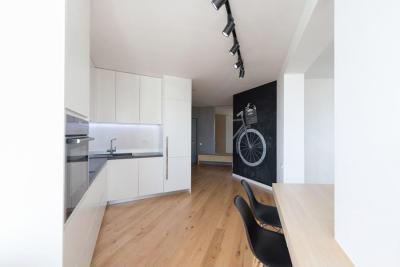 Fehér konyhabútor - konyha / étkező ötlet, modern stílusban