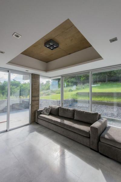 Modern nappali üvegfallal - nappali ötlet, modern stílusban