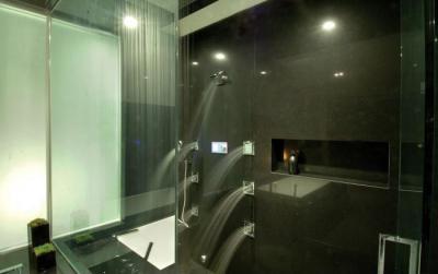 Fekete csempe a fürdőben - fürdő / WC ötlet, modern stílusban