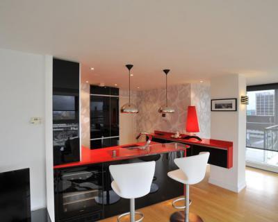 Piros és fekete konyha - konyha / étkező ötlet, modern stílusban