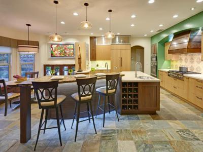 Tágas konyha, reggelizőpulttal - konyha / étkező ötlet, modern stílusban