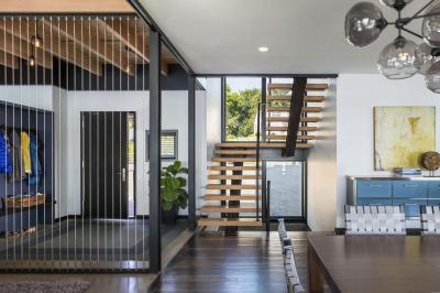 Előszoba lépcsővel - előszoba ötlet, modern stílusban