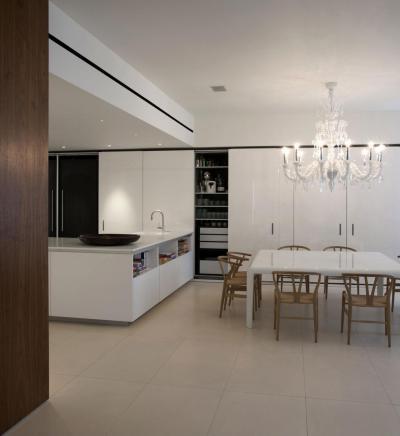 Fehér konyhabútor - konyha / étkező ötlet, modern stílusban