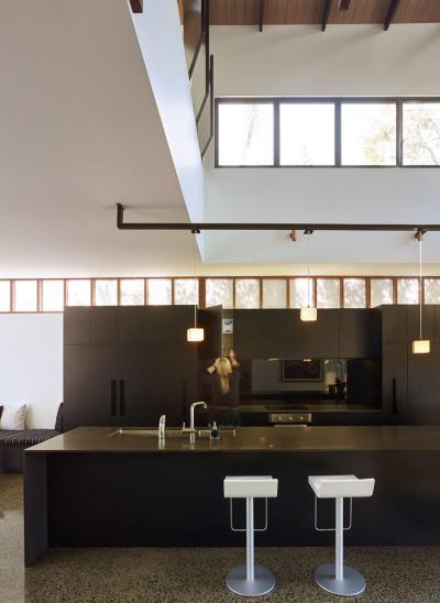 Fekete konyhabútor - konyha / étkező ötlet, modern stílusban