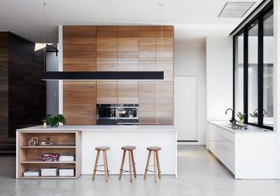 Modern konyha nagy belmagassággal - konyha / étkező ötlet, modern stílusban