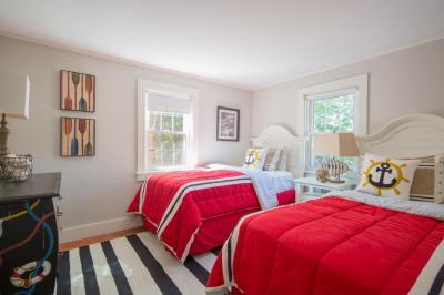 Piros ágytakarók - háló ötlet, modern stílusban