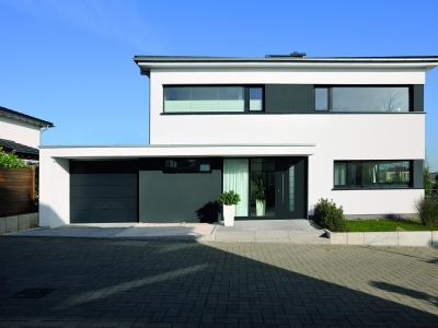 Szekcionált garázskapu - homlokzat ötlet, modern stílusban