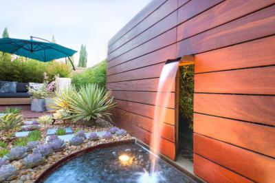 Tó vízeséssel - kert / udvar ötlet, modern stílusban