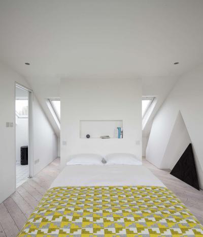 Tetőtéri hálószoba - háló ötlet, modern stílusban