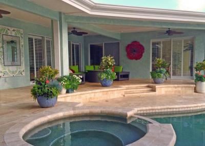 Íves medence az udvaron - kert / udvar ötlet, modern stílusban