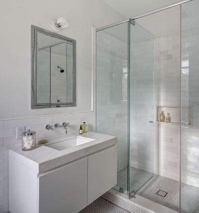 Fehér fürdőszoba - fürdő / WC ötlet, modern stílusban