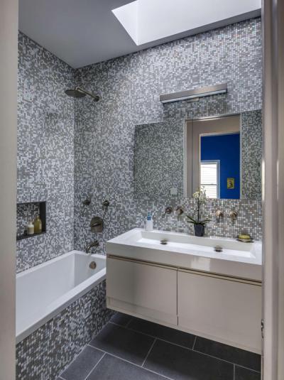 Fürdőszoba mozaikcsempével - fürdő / WC ötlet, modern stílusban