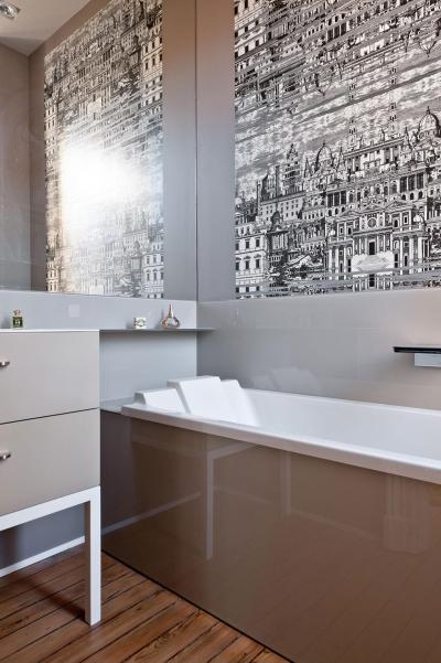 Tapéta a fürdőszobában - fürdő / WC ötlet, modern stílusban