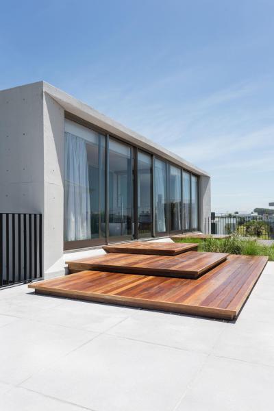 Fából készült terasz - erkély / terasz ötlet, modern stílusban