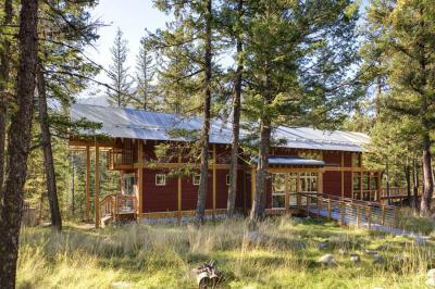 Nyaraló az erdőben - homlokzat ötlet, rusztikus stílusban