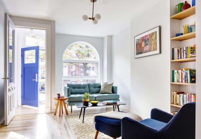 Kék bejárati ajtó - nappali ötlet