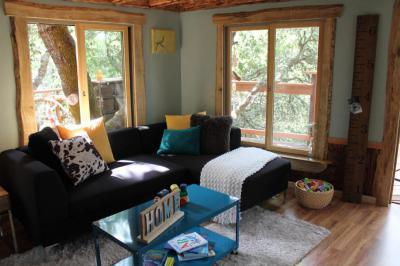 Lombház nappali - nappali ötlet, modern stílusban