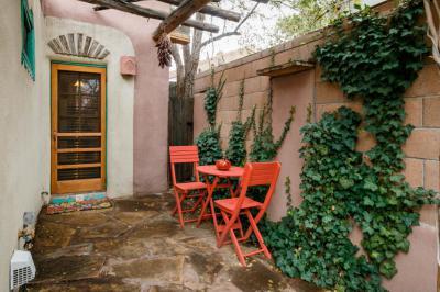 Piros szett - bejárat ötlet, mediterrán stílusban