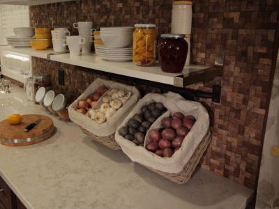 Természetes anyaghasználat - konyha / étkező ötlet, modern stílusban