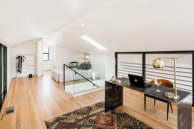 Egyterű tetőtér megoldás - tetőtér ötlet, modern stílusban