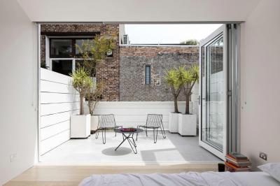 Hálóból nyíló terasz - erkély / terasz ötlet, modern stílusban