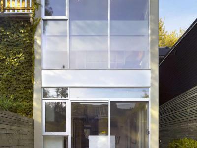 Modern ház nagy ablakokkal - homlokzat ötlet, modern stílusban