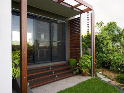 Kijárat a kertbe - erkély / terasz ötlet, modern stílusban