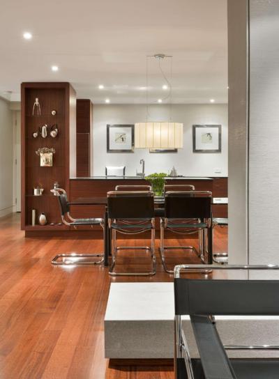 Konyha és étkező melegburkolattal - konyha / étkező ötlet, modern stílusban