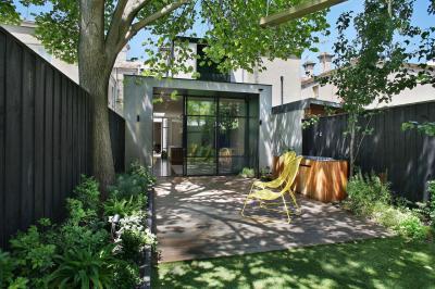 Kicsi hátsó kert - kert / udvar ötlet, modern stílusban
